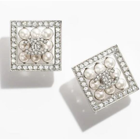 CHANEL 24P Crystal Glass Pearl CC Logo Silver Square Stud Earrings - Picture 1 of 9